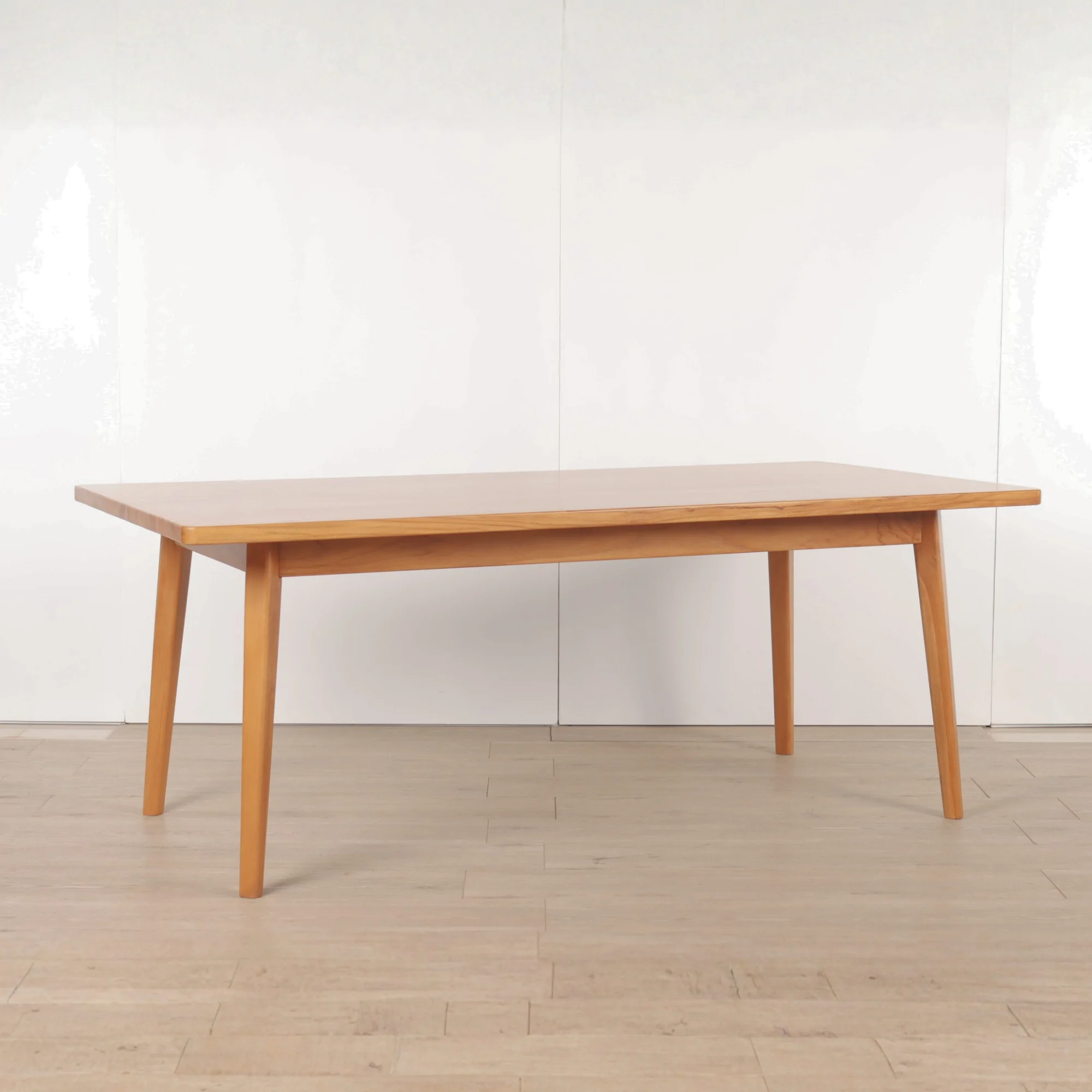 Mid-Century Modern Solid Teak Dining Table – Timeless Natural Elegan 1