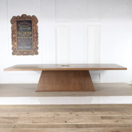 Oval Pedestal Dining Table – Mid-Century Modern Geometric Base Design