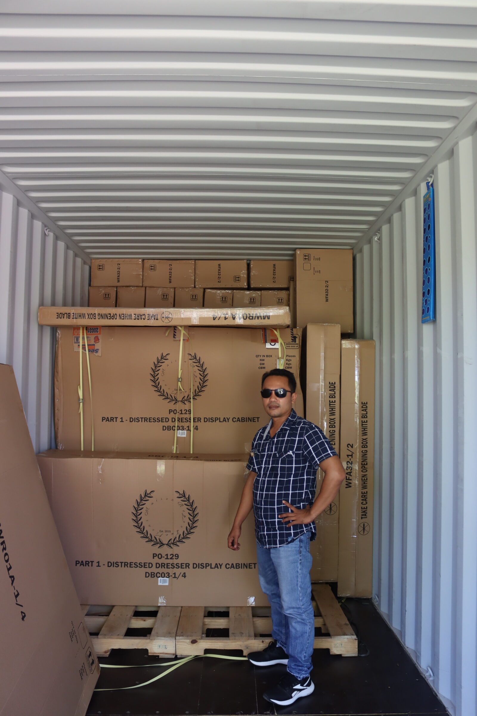 Arrdena export furniture packing process 1