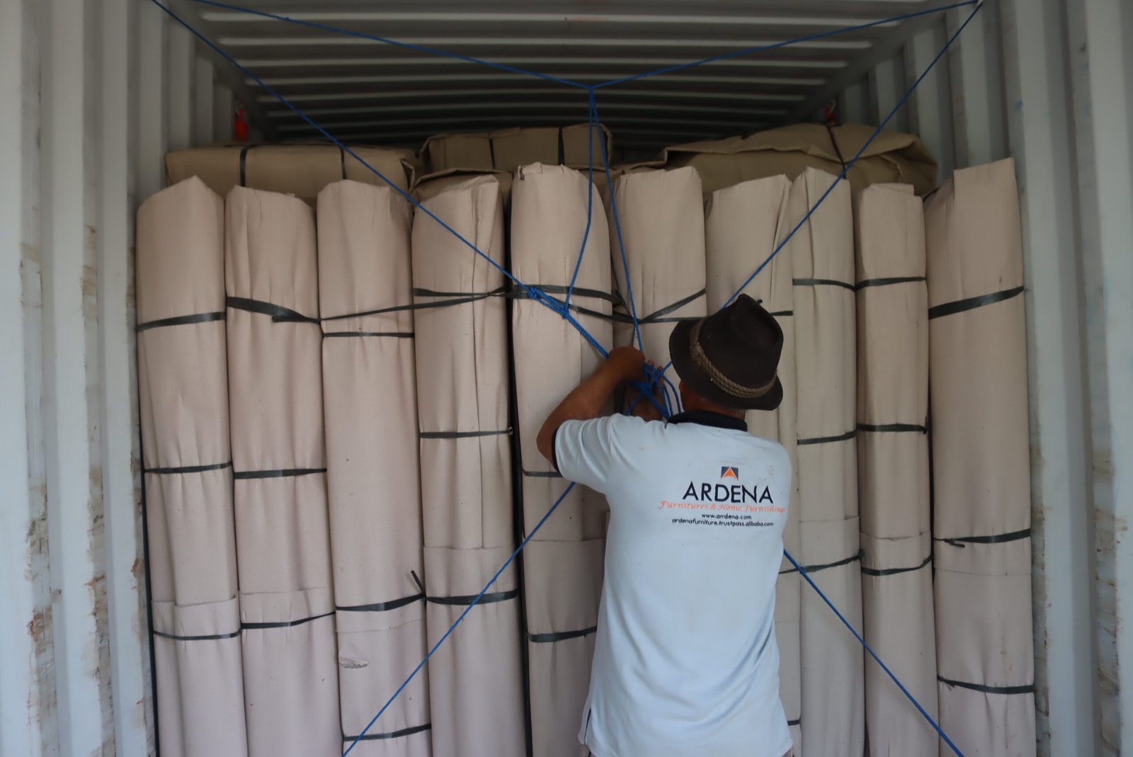 Arrdena export furniture packing process 2