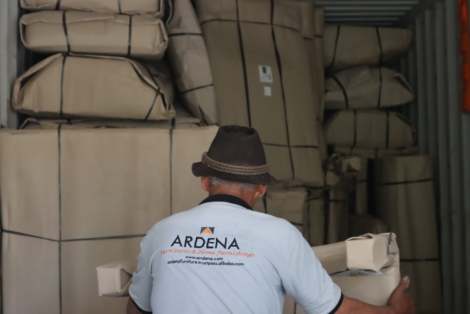 Arrdena export furniture packing process 4
