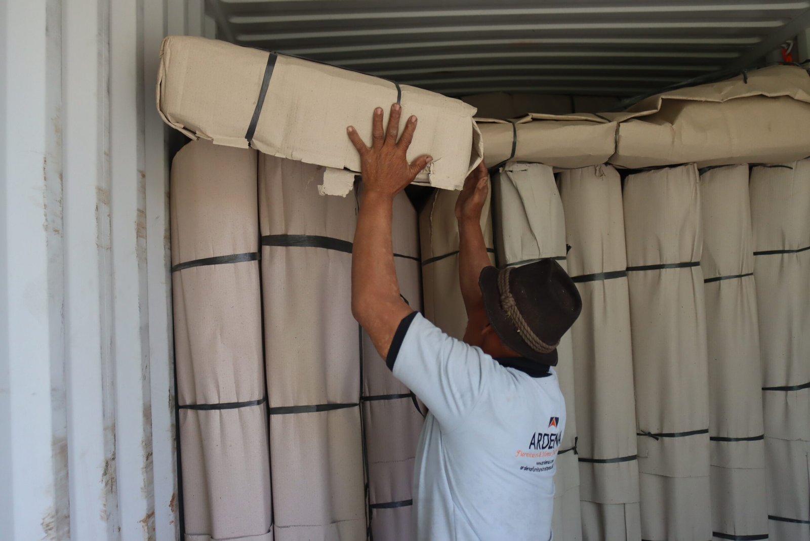 Arrdena export furniture packing process 5